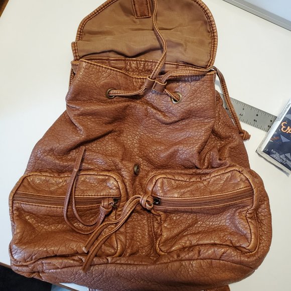 Backpack Style Brown Leather Bag, Fits a lot of Stuff - Picture 2 of 2